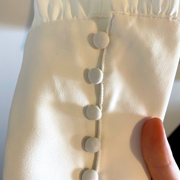 BNWT Dynamite collarless white blouse - Picture 2 of 3